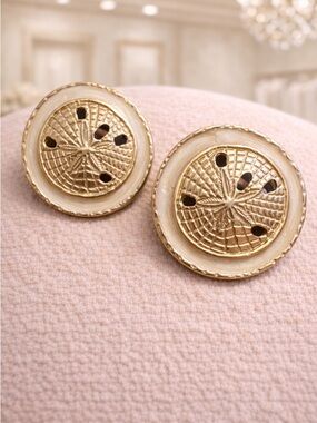 Vintage Gold Tone Sand Dollar Starfish Clip on Earrings Round Circle Enamel